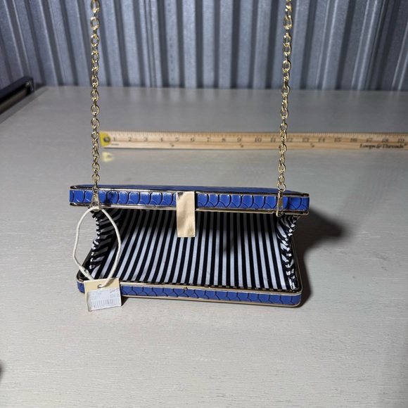 NWT, Blue Crocodile Pattern Clutch with Gold Tone Chain - Picture 3 of 8